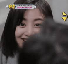 Không phải kiểu chào cúi đầu mà là chào bằng mắt với nhau th . Pannatic Jhope And Wendy Greeting Each Other Netizen Nation Onehallyu