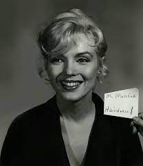 Marilyn Monroe With Side Bangs What A Difference It Makes Marilyn Monroe Hair Marilyn Monroe Movies Marilyn
