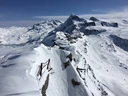 Da li comincia la traversata, a tratti attrezzata con cavi da via ferrata, fino alla vecchia stazione della funivia del furggen. La Traversata Furggen Traverse Youtube