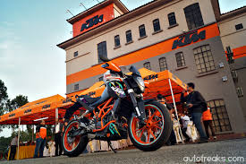 The sampabros duo at the classic 86 km for 4500 m elevation. Bikes Ktm Rc 250 250 Duke Launched In Malaysia Autofreaks Com