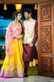 Pin By Pallavi Singh On Indian Wear Indian Wedding Couple Photography Indian Wedding Photography Poses Indian Wedding Couple