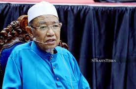 Zakaria telah dilaporkan meninggal dunia sebentar tadi. Feurc4eposdyrm