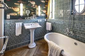 Retro Badeinrichtung In 2021 Traditionelle Bader Vintage Badezimmer Bad Einrichten