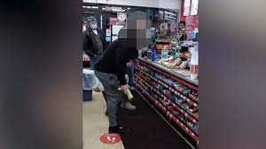 12.10.2013 · drunk guy yells n word and gets smacked with twisted tea can. Video Man Beaten With Can Of Iced Tea After Using Racial Slur In Gas Station Us And World News Fox10tv Com