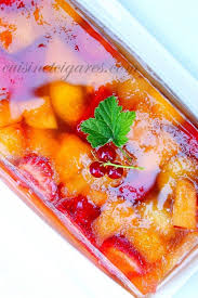 Cuisine Et Cigares Nousfait Saliver Avec Cette Superbe Terrine De Melon Fraises Et Peches A La Gelee De Pommes Recette De Terrine Recette Gelee De Pomme