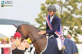 Anna kellnerová skončila pátá při grand prix v rámci mezinárodních závodů ve skokových soutěžích (csio) v praze. Novi Kone V Tymu Anny Kellnerove Jezdci Cz