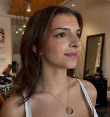 This HONEY 😍🍯 SWIPE FOR SOME MAGIC ➡️➡️ Brief was clean bright foils and  I think we NAILED IT!! ❤️🌻🌻 @amie.storey