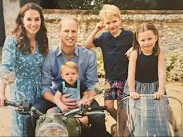 See meghan markle, prince harry and archie's adorable christmas card chloe foussianes 12/24/2020 florida gov. How Kate And William And Cool Meghan And Harry S Christmas Cards Show Gaping Royal Rift Irish Mirror Online