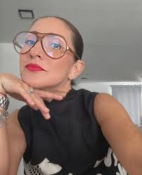 Monica in the ESTHER light tortoise blue light blocking readers. ♥️👓🔥  Follow @gabrielandsimone for more . . #bluelightglasses #bluelightblockers  #bluelightblockingglasses #eyewear #eyeglasses #glasses #readers  #readersofinstagram #gabrielandsimone ...