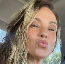 Michelle Revis's Instagram, Twitter & Facebook