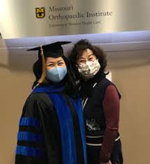 Приєднайтесь до facebook, щоб спілкуватися з naomi tl та іншими, кого ви можете знати. Virtual Hooding Ceremony Held For Dr Naomi Lee Mu School Of Medicine