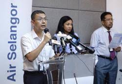 Learn waktu melawat in english translation and other related translations from malay to english. Covid 19 Hospital Sultan Ismail Shortens Visiting Hours The Star