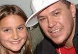 Ela disse o que acha do participante sempre citar seu primo, chorão. Sonia Abrao Posta Foto Antiga De Chorao Dando Autografo Para Sasha Ofuxico