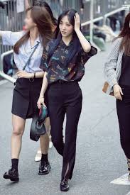 Pin By Olyamv On Outfit Inspo Mamamoo Moonbyul Fashion Kpop Outfits