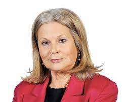 Fra 2009 til 2010 fungerede estrela som parlamentets ordfører for udkast til lovgivning om forældreorlov. Visao Edite Estrela