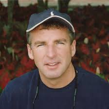 Who can walk and sit my 2 dachshunds in Wilton Manors?