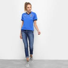 A jogadora de apenas 21 anos faz parte do time a.c. Camisa Selecao Italia Home 2018 S N Torcedor Puma Feminina Azul Allianz Parque Shop
