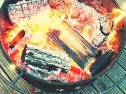For this reason, a lot of people are dubious about using a fire pit on decking made from wood, and rightly so. Our Guide To Have A Fire Pit On Decking Campfire Magazine