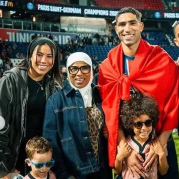 Achraf Hakimi: "Mẹ tôi thường dọn dẹp nhà của người khác, bố tôi là một  người bán hàng trên đường phố. Việc tôi chơi bóng đá là một sự hy sinh lớn