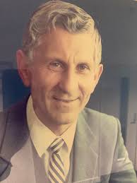 It is with much sadness that we announce the passing of one of the school's  previous principals, Mr John Murdoch (1981-1991). Mr Murdoch died suddenly 