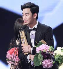 Kim soo hyun bermain sebagai raja lee hwon (kim soo hyun) yang berwibawa dan begitu mencintai yeon woo (han ga in). Kim Soo Hyun Schauspieler 1988 Wikipedia