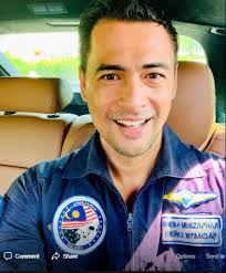 Sheikh muszaphar shukor al masrie bin sheikh mustapha (born 27 july 1972) is a malaysian orthopaedic surgeon and the first malaysian astronaut. Suhaimi Saad Cabar Angkasawan Negara Bersumpah Sheikh Muszaphar Shukor Dah Jawab Semasa Cari Infonet