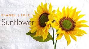 Besar, biasanya berwarna kuning terang. How To Make Felt Sunflower Cara Membuat Bunga Matahari Dari Kain Flanel By Echiiglo