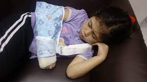 Masuk angin gampang menyerang saat daya tahan tubuh seseorang lemah. Kaklong Syafiqah Patah Tangan