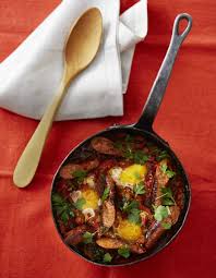 Oeufs Poches Piperade Et Txistorra Pour 6 Personnes Recettes Elle A Table Recette Recette Basque Recettes De Cuisine Cuisine