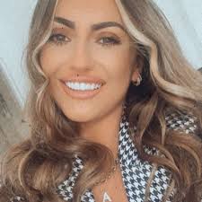 Cara Mulrooney♥ (@caramulrooneyx)