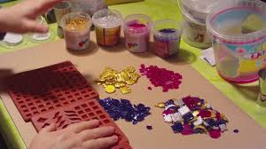 Aus übrigen zerbrochenen fliesen können einzigartige schöne mosaik gemacht werden anstatt sie wegzuwerfen. Diy Mosaike Selber Machen Variante 1 Aus Schmelzgranulat Youtube