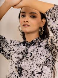 Buy HOUSE OF KARI Floral Printed Pure Silk Kurta with Trousers