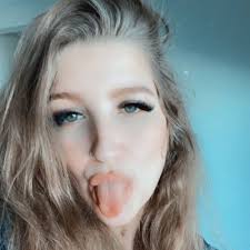 Taryn Wagner (@tinytitss)