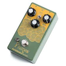 The afterneath module features one main audio input, one main audio output, an audio send and return for the reflect feedback path, and nine controls. Test Earthquaker Devices Plumes Gitarre Bass