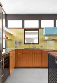 4 Kitchen Backsplash Trends You Ll Fall For Fireclay Tile Mid Century Modern Kitchen Kitchen Backsplash Trends Mid Century Modern Kitchen Design