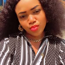 The fight is about to start between Asaba hood L celebrities... Biko I wen  pack my brest like that Owerri women we pack her breast put for table for  Ruby wedding, but