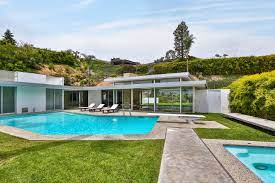 Howard Hughes S Beverly Hills Home Is Listed For 10 5 Million Beverly Hills Houses Mid Century Modern House Howard Hughes