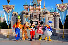 Disneyland resort welcomes guests back to this happy place, reopening disneyland park, disney california adventure park and disney's grand californian hotel & spa. How To Survive And Enjoy Disneyland California With A Toddler Usa Disney Via Brunchwithmybaby Com Disneyland Ferias Disney Mundo Da Disney