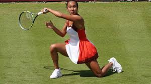 Leylah Fernandez in action