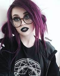 0c7161fc7e2e528c758a63da491e993e Creepy Things Cute Things Jpg 736 920 Haar Styling Emo Frisuren Szenehaar