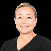 Kari Lyn's Instagram, Twitter & Facebook