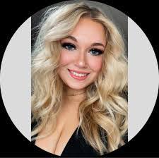 Kayla Dickinson's Instagram, Twitter & Facebook