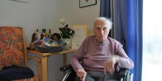 Suchen sie nach den richtigen worten, um glückwünsche zum 90. 103 Jahrige Feiert Geburtstag In Seniorenresidenz Vahrenwald In Hannover