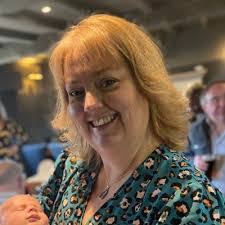 Julie Chilton's Instagram, Twitter & Facebook