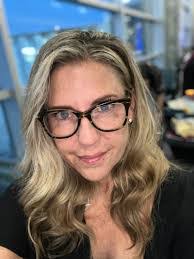 Lori Siegert's Instagram, Twitter & Facebook