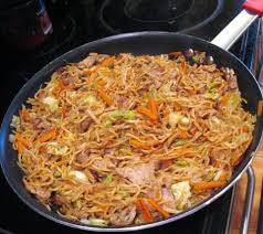 Yakisoba Noodles With Pan Seared Pork Tenderloin Fresh Cabbage Carrots Shallots And Bean Sprouts Recetas Cocinas Filete