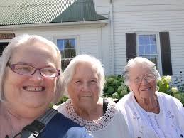 Meeting a Mini Master brought joy to my aunt's surprise trip