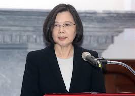 端午節，你退票了嗎？ 為了防疫，搭請乖乖配合指揮中心的呼籲，避免跨區移動，把好不容易買到的返鄉車票退掉 謝謝每一位配合防疫、退掉車票的你們❤️（大拇指x100000） … 線上團聚， Hh9m4tna4zqhfm
