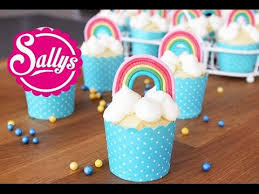 These rainbow cupcakes are so beautiful! Regenbogenmuffins Muffins Mit Regenbogen Dekoration Aus Modellierschokolade Sallys Welt Youtube