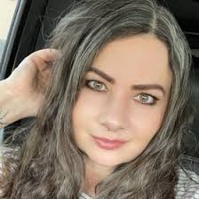 Lisa Umbel's Instagram, Twitter & Facebook